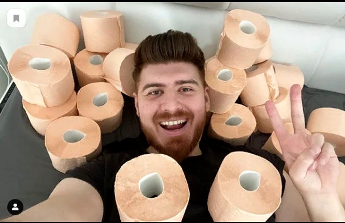 Vloggerul Alexandru „Colo” Bălan îl imită pe Hitler și se amuză Sursa foto: arhivă proprie, Instagram