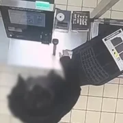 Bărbat care însela casele self pay FOTO Captură video