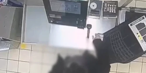 Bărbat care însela casele self pay FOTO Captură video