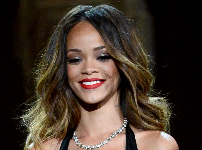 Rihanna
a declarat într-un interviu anterior că a petrecut mult timp
privind cerul, în timpul copilăriei sale petrecute în Bridgetown,
pe Insula Barbados, sperând să asiste la o „invazie
extraterestră“
FOTO GettyImages/Gulliver