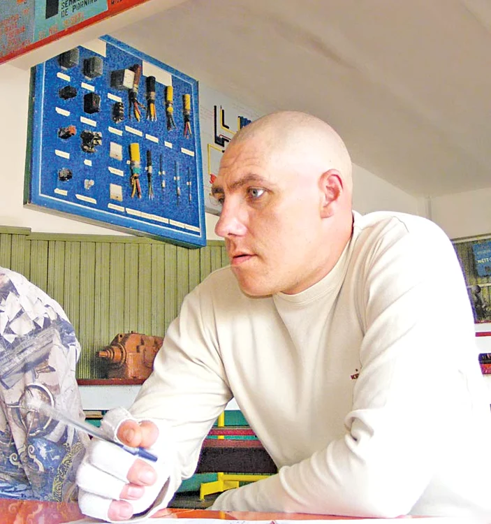 
    „Nu am mai intrat  de atunci în subteran,  nu mi-au mai dat  medicii voie. Lucrez  tot la mină, la  suprafaţă”, spune  Şandor Bodoni   