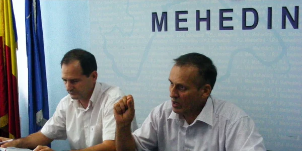 comisarul şef Alexandru Stoica (foto dreapta) şi comisarul şef Marin Ciobotea