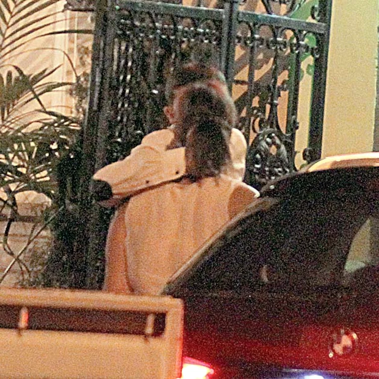 Valentina şi Daniel s-au sărutat la ieşirea din restaurant