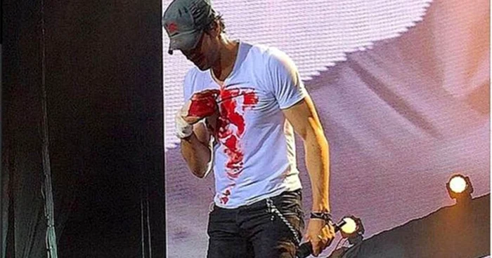 Enrique Iglesias a continuat să cânte în timp ce sângera FOTO Joe Bonilla