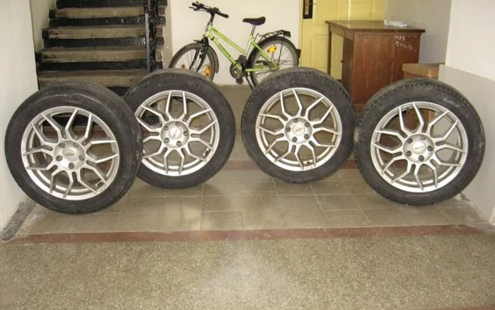 Rotile furate au fost vandute contra sumei de 300 de lei