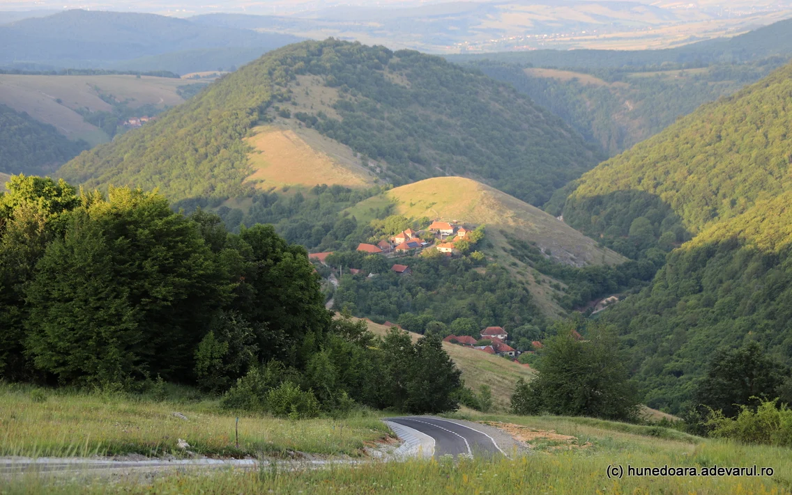 Pista de biciclete din Ținutul Pădurenilor  Foto Daniel Guță ADEVĂRUL (128) JPG