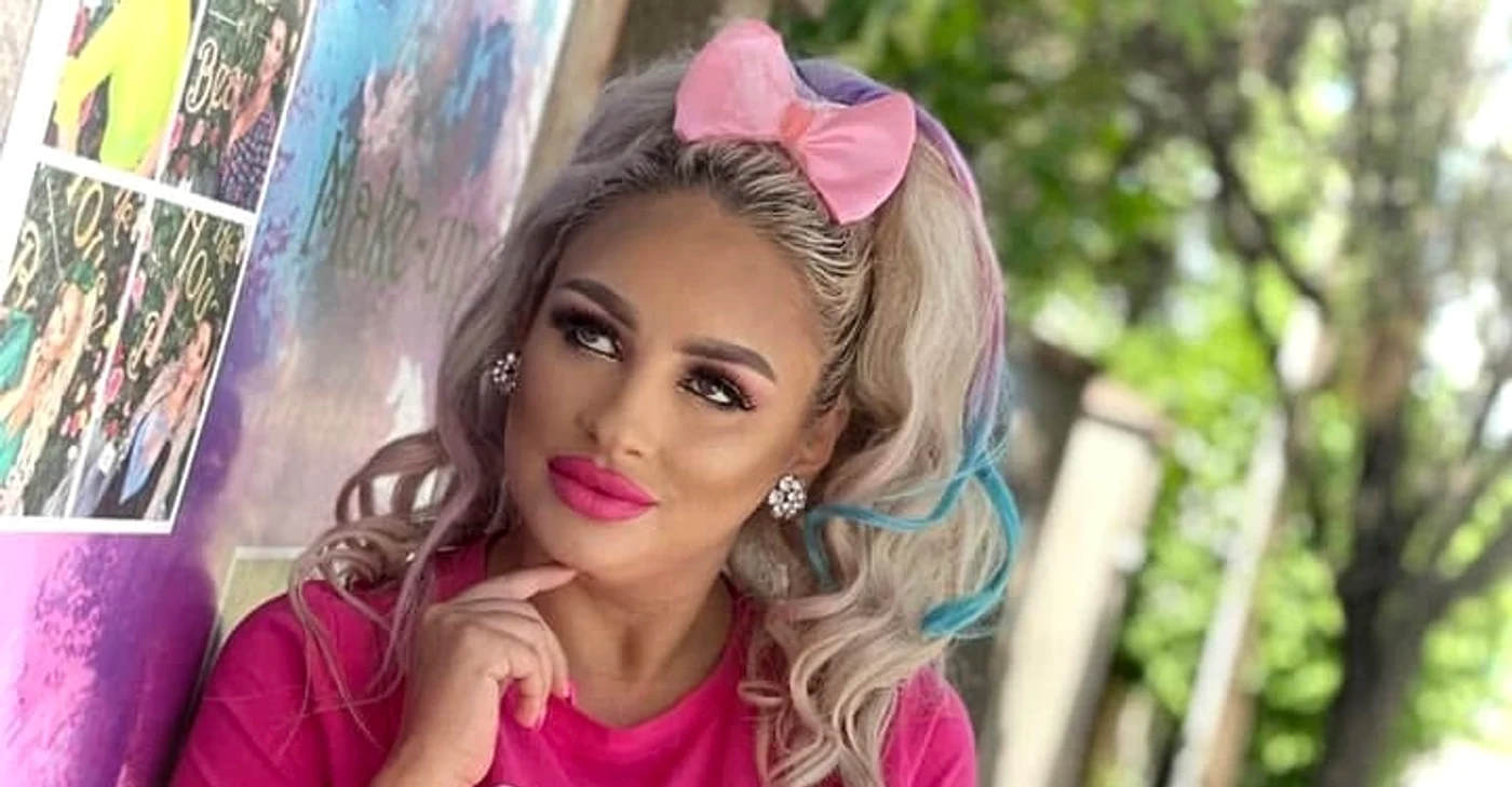 Sânziana Buruiană a ajuns asistentă tv foto: Facebook 