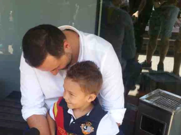 
    Alexandru Mihai a avut emoții mari pentru Andra și a așteptat să își vadă nepoataFoto: Sorin Puiu  