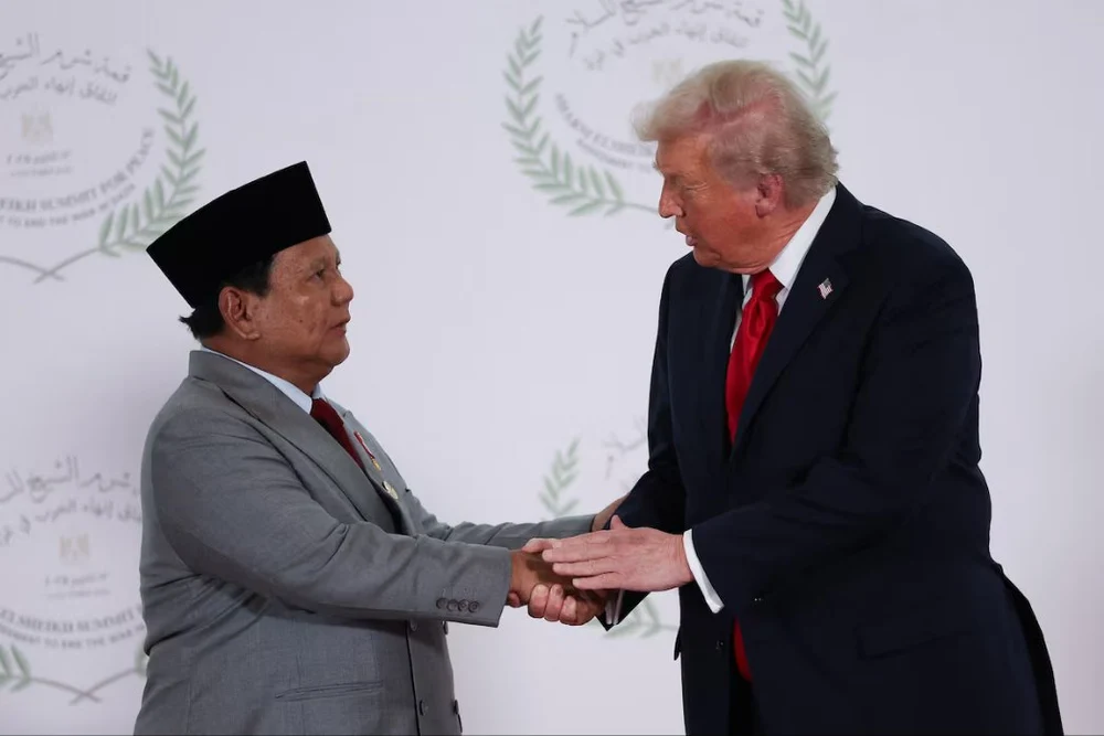 Momentul în care preşedintele indonezian i-a cerut lui Trump să se întâlnească cu fiul său Eric, surprins grație unui microfon uitat deschis