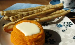 grisine cu crema de morcovi si sos de branza jpeg
