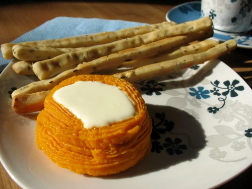 grisine cu crema de morcovi si sos de branza jpeg