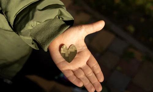 inimă în formă de camuflaj copii ucraineni răpiți foto shutterstock jpg