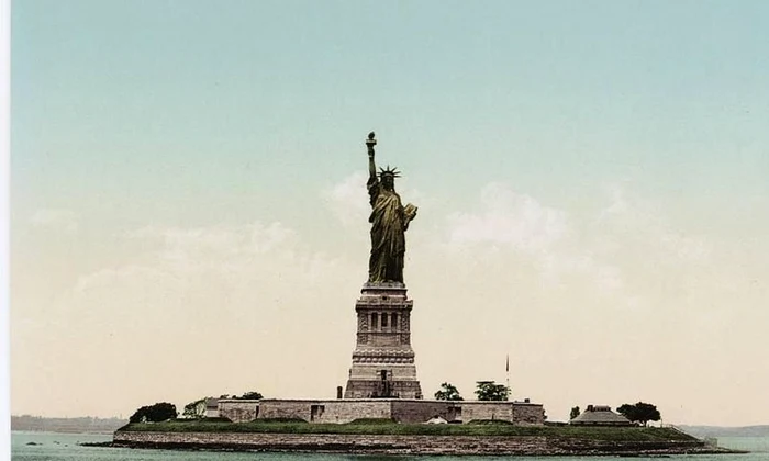 17 iunie: Statuia Libertăţii, simbolul Statele Unite ale Americii, a fost adusă din Franţa jpeg