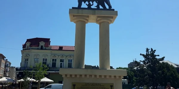 statuia lupa capitolina lupoaica constanta foto primaria constanta