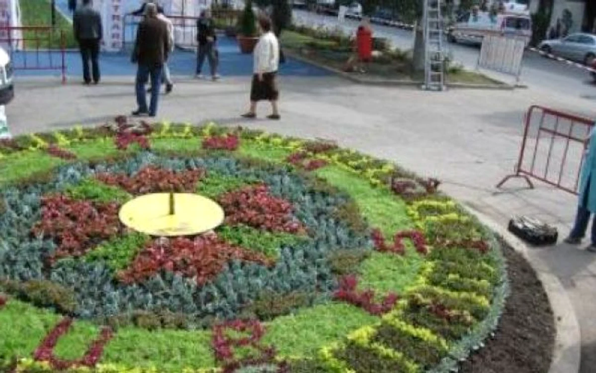 Ceasul floral, din Piata Trandafirilor