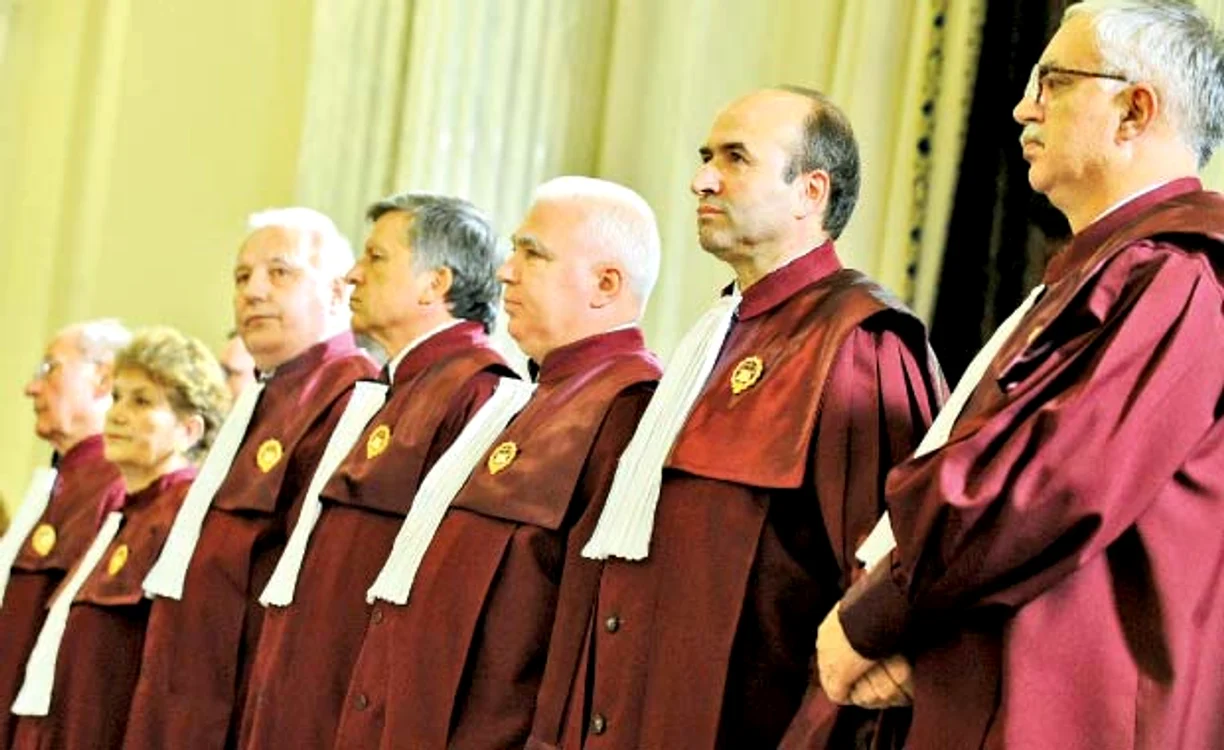 Comisia de la Veneția atrage atenția asupra respectării Constituției în ceea ce privește CC