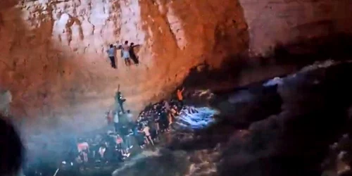 Grecia: Cel puţin 30 de morţi după scufundarea a două ambarcaţiuni cu migranţi FOTO Twitter