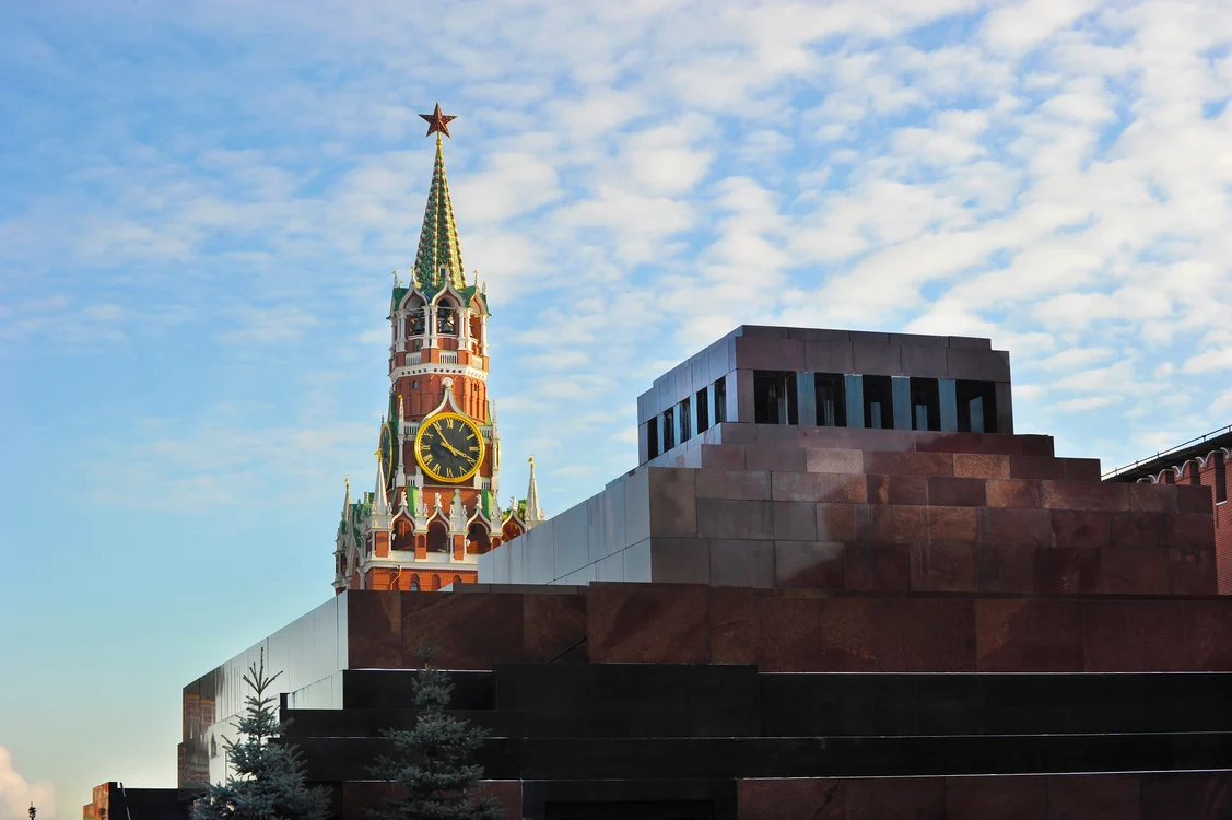 The Telegraph a relatat că unchiul soției lui Darren Beattie a fost un magnat rus FOTO Shutterstock