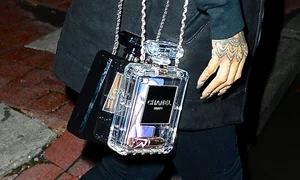 Rihanna geantă (foto: getty) jpeg