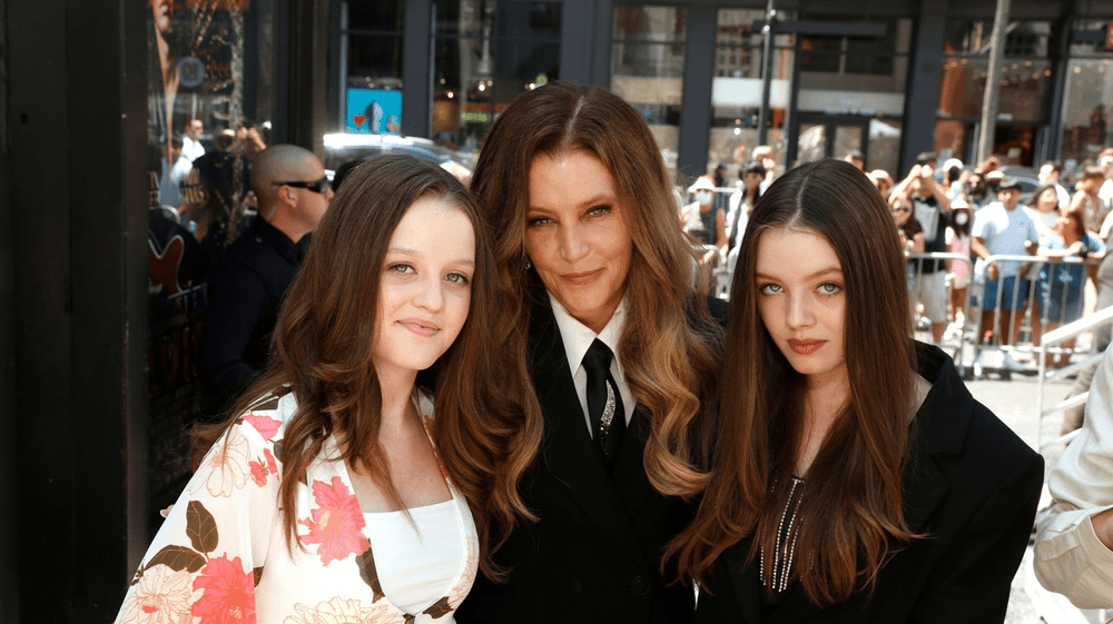 Pe cine lasă în urmă Lisa Marie Presley? Gemenele minore care moștenesc imperiul Elvis FOTO