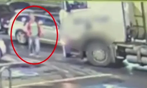 barbat amenintat cu pistolul in bucuresti Captura video digi24 jpg