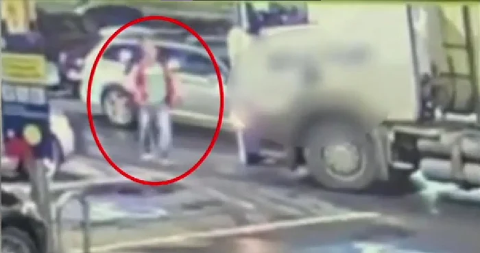 Șofer amenințat cu pistolul într-o parcare din București FOTO: Captură video/ Digi24