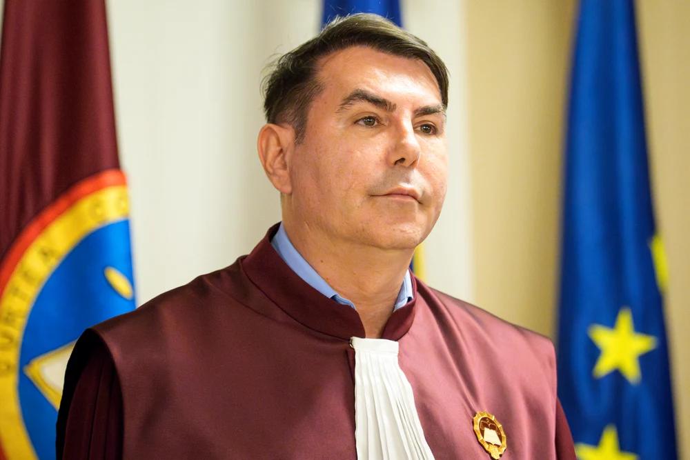 Reforma pensiilor magistraților, din nou blocată la CCR după intrarea în concediu paternal a unui judecător