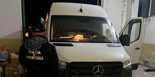 Transporta țigări în valoare de 100 000 de euro Foto Poliția de Frontieră jpg