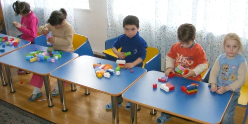 Copiii din colectivităţi sunt cei mai expuşi răcelilor