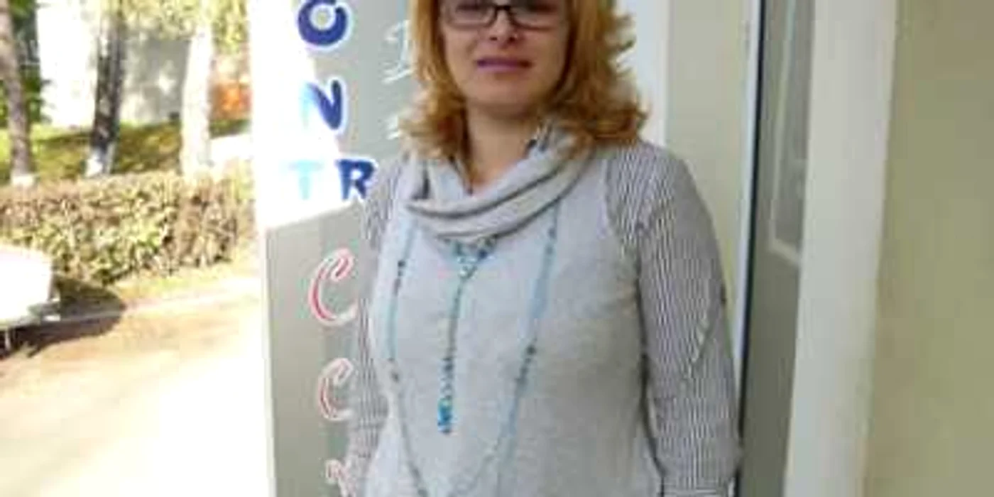 Suceava: Mihaela Sidoriac, Vrea să predea manichiura la şcoală (PORTRET)
