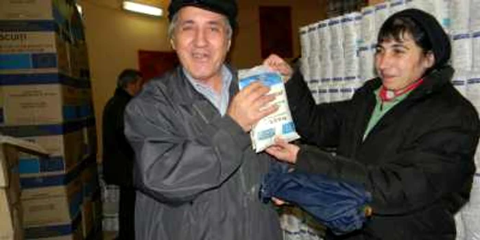 Ajutoarele alimentare se distribuie pe ultima sută de metri