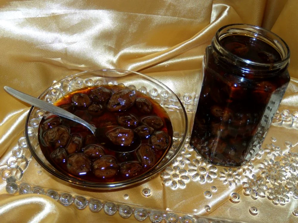 
    Dulceaţă de nuci verzi  