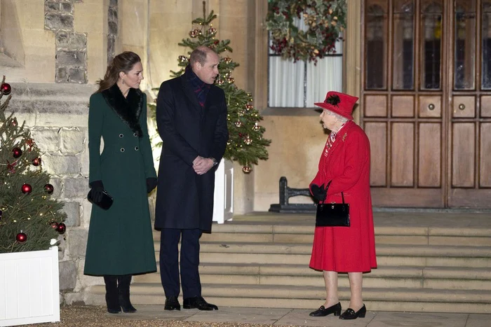 
    Kate Middleton, Regina şi William  