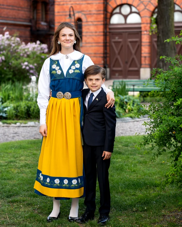 Prințesa Estelle și Prințul Oscar ai Suediei Facebook jpg