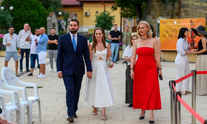 Alina și Nicolae ai României Facebook jpg