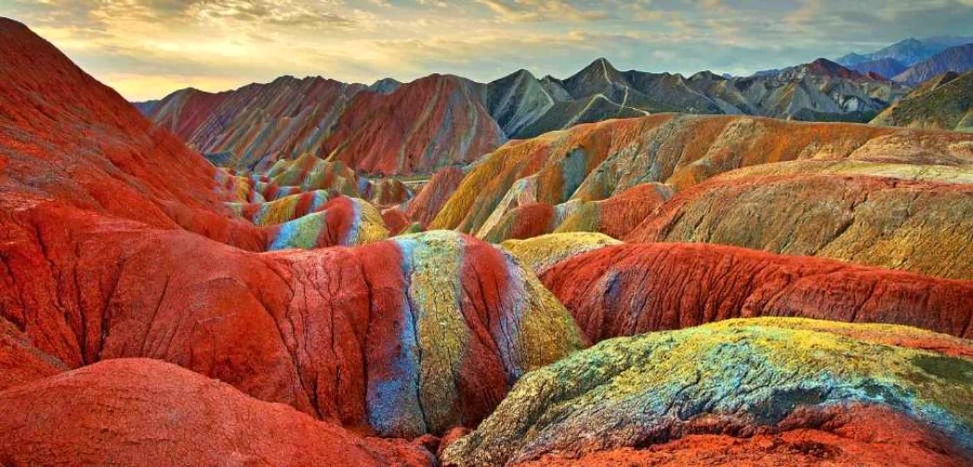 Imagine cu minţii curcubeu din China  FOTO imaginechina.com
