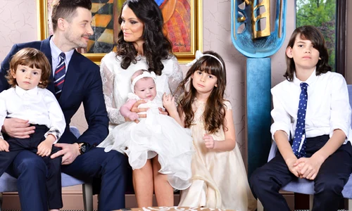 Anca Serea și Adi Sînă au patru copii, David, Sarah   ambii din prima ei căsnicie, Noah și Ava jpeg