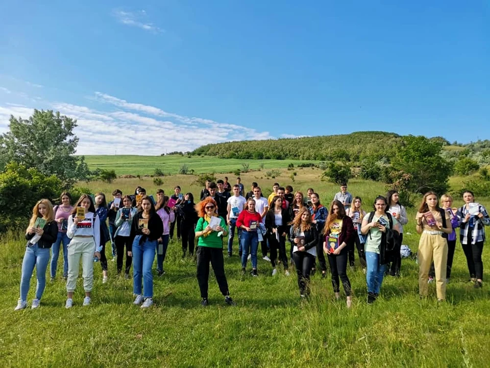 O ieșire în natură alături de elevi FOTO arhiva personală
