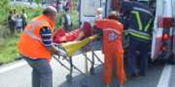 Patru tineri au fost răniţi după ce a plonjat cu un Audi în Valea Căciulata 