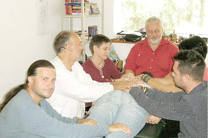 Alexandru Culcea, în timpul unei proceduri Reiki