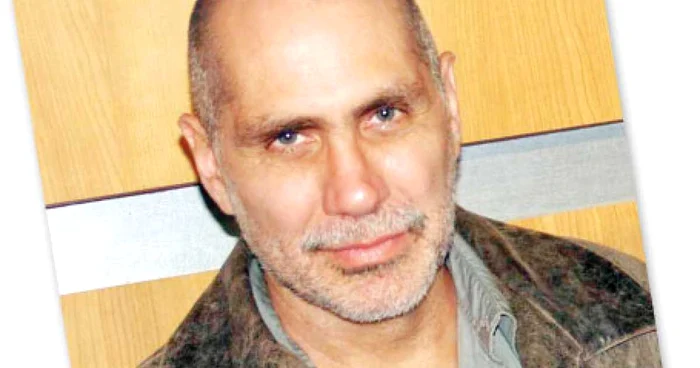 Guillermo Arriaga (născut la 13 martie 1958) e unul dintre cei mai interesanţi scriitori mexicani contemporani