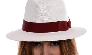 Ligia Munteanu este pasionată de pălării jpeg