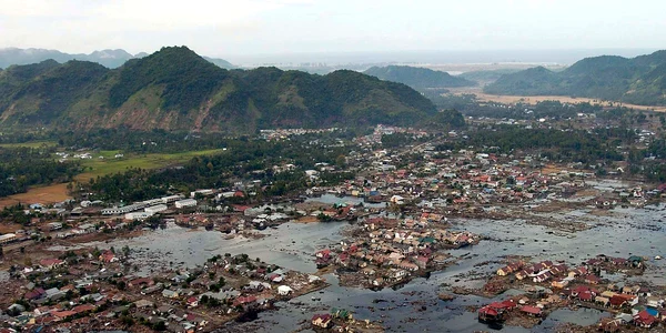 Cutremur in Indonezia 2004 FOTO Wikipedia jpg