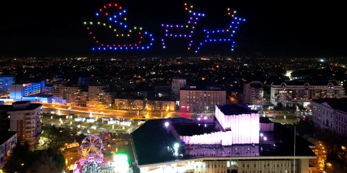 Spectacol cu drone luminoase în Târgul de Crăciun de la Craiova Foto Lia Olguța Vasilescu jpg