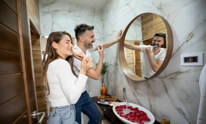 Baie folosită de un cuplu FOTO Shutterstock 