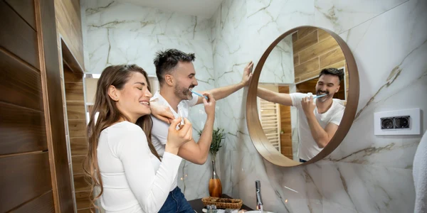 Baie folosită de un cuplu FOTO Shutterstock 