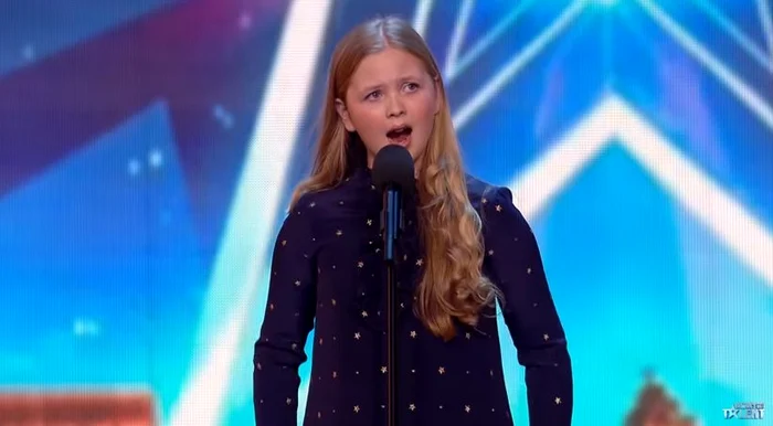 
    Puștoica de 12 ani a ridicat toată sala în picioare cu numărul săuFoto: captură video  