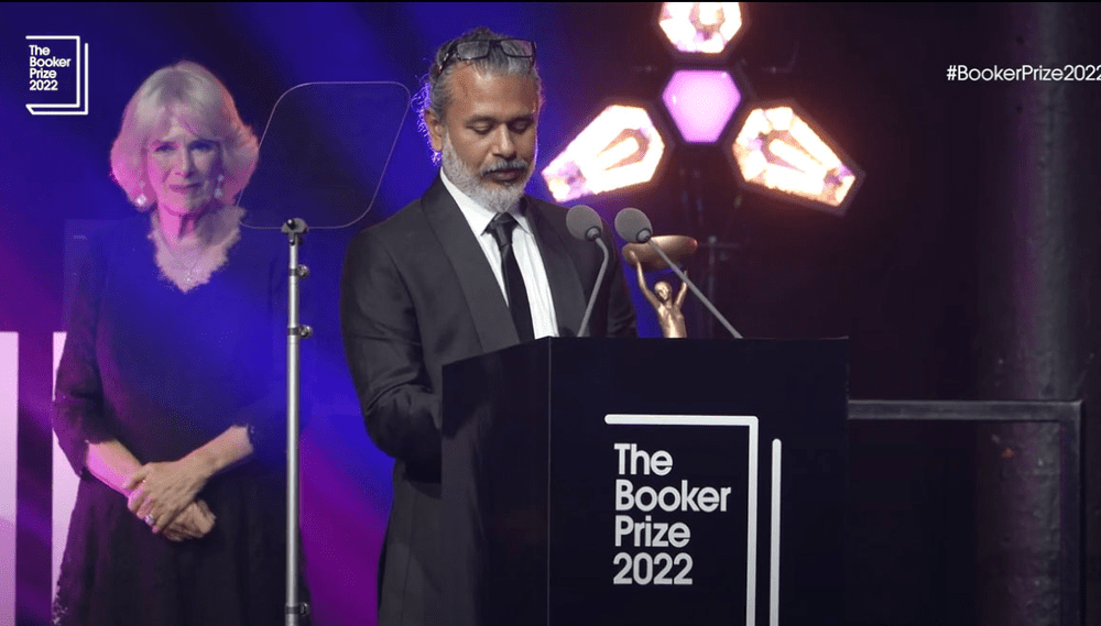 Câştigătorul Booker Prize 2022 pentru ficţiune este scriitorul srilankez Shehan Karunatilaka VIDEO