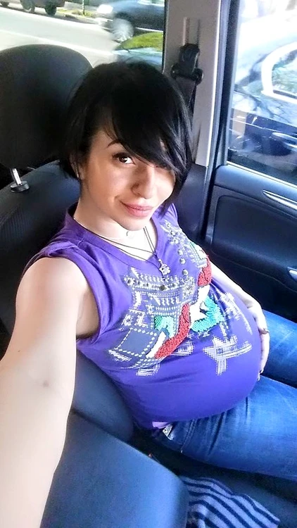 Giulia mai are puţin şi devine mămică pentru a doua oară