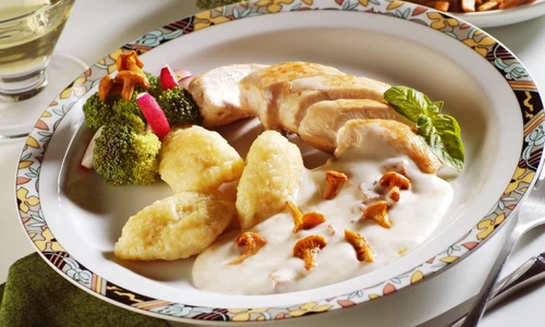 Chicken breasts in chanterelle cream sauce jpeg